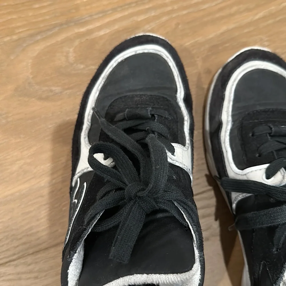 Chanel womens trainer sneakers in black and white size 37.5 - Picture 10 of 12